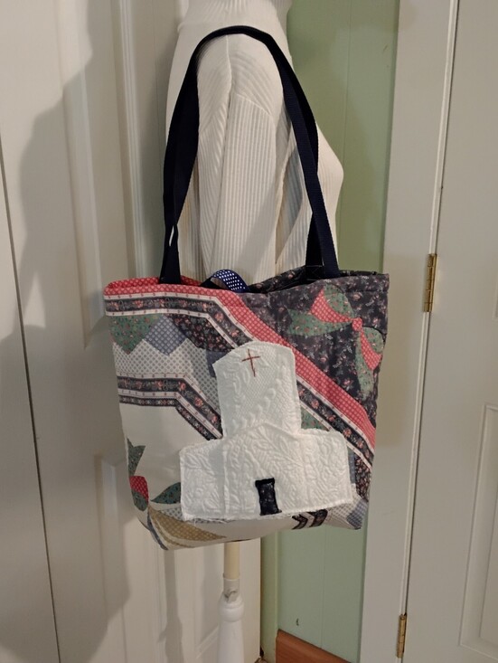 Handmade Handbags - 4046 Large Church Applique Quilt Tote Bag.